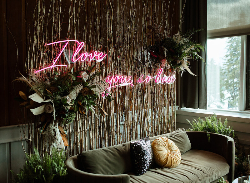 neon-sign-wedding-setup