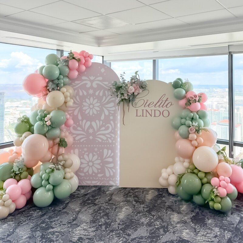 baby shower balloons and backdrop