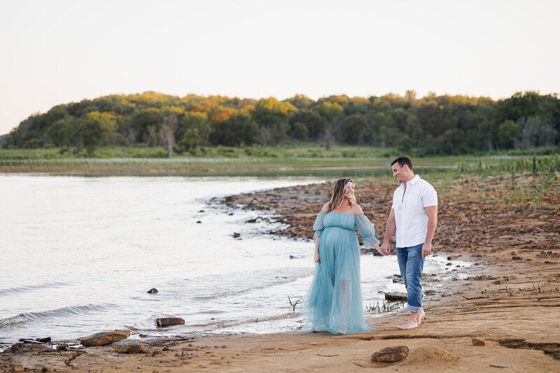skiatook-lake-pregnancy-session