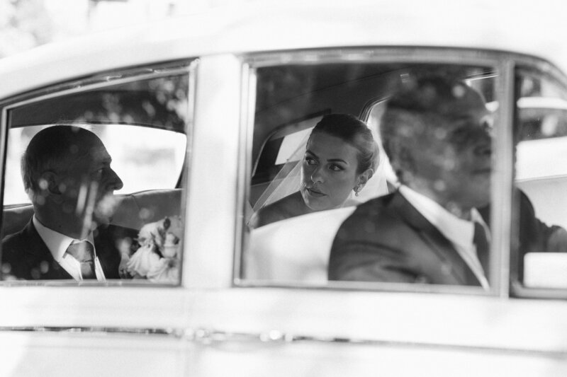 bride-arrival-church-raphaelle-granger-luxury-wedding-photographer-montreal-toronto