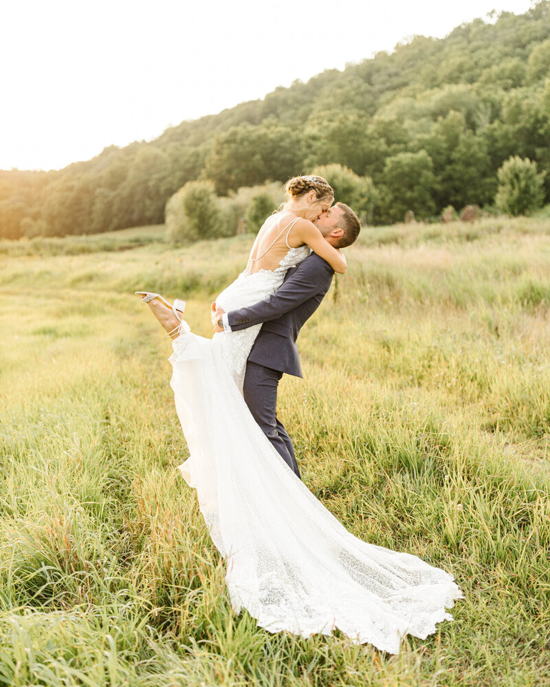 the-hidden-meadow-and-barn-field-wedding-pepin-wisconsin-shane-long-photography-engaged
