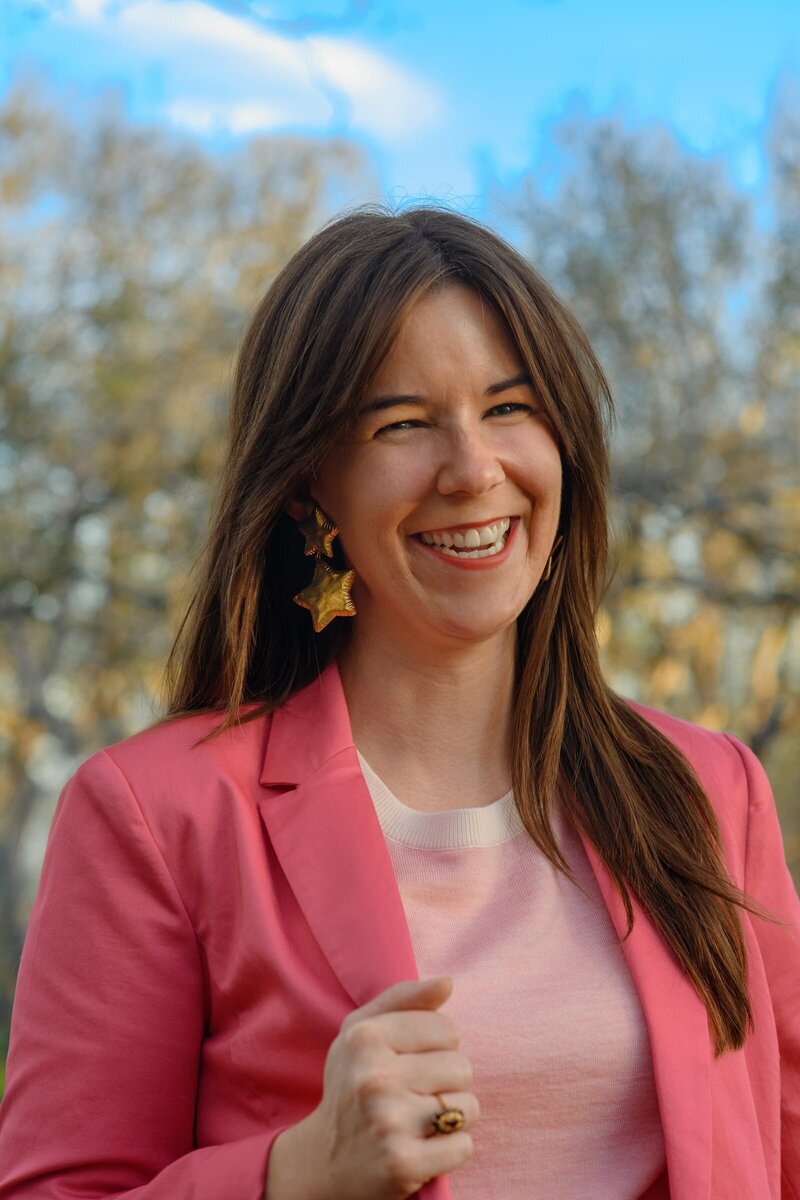 Headshot of Katy Gelhausen, brand marketing expert for makers, artisans, and creative business owners
