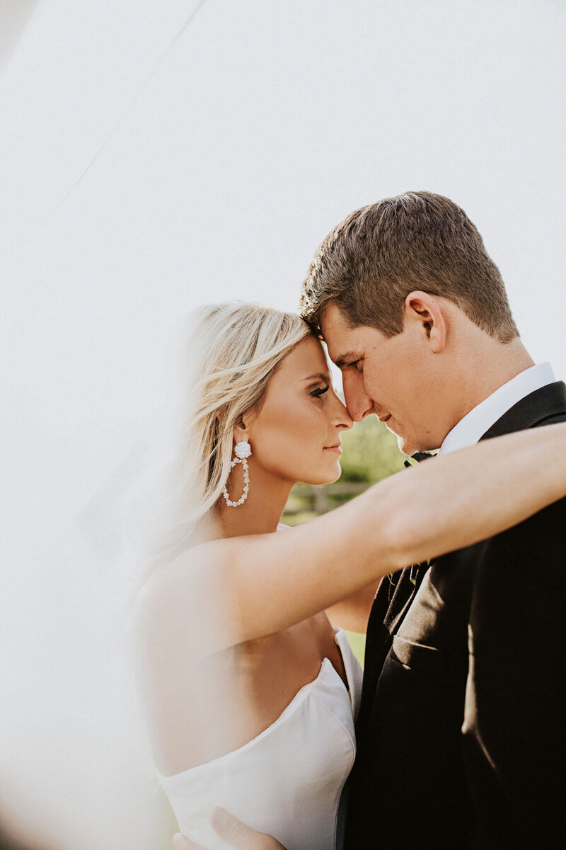 texas wedding couple
