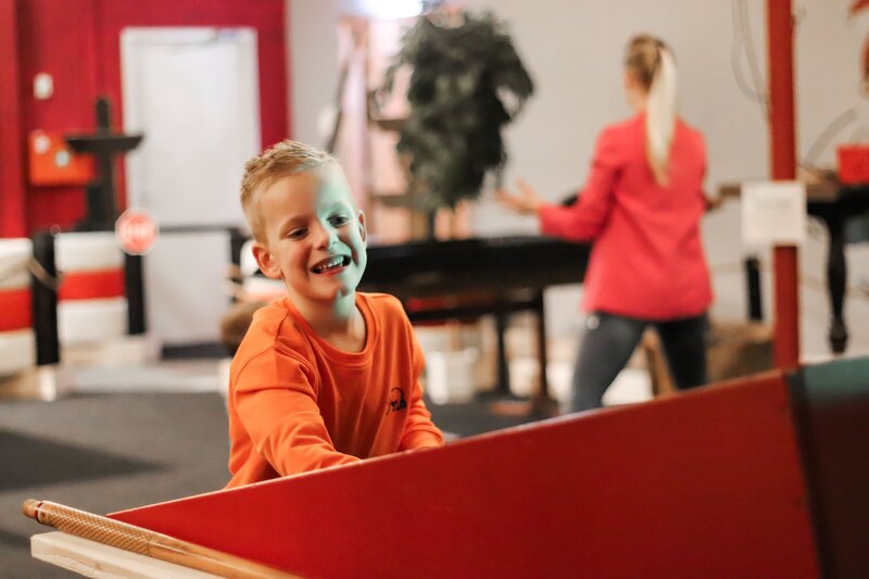 Verwarmde indoor speelhal – geschikt voor jong en oud, ideaal bij slecht weer.