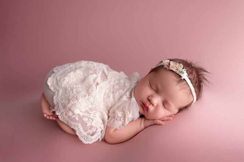 vintage-newborn-portrait-paris-ontario