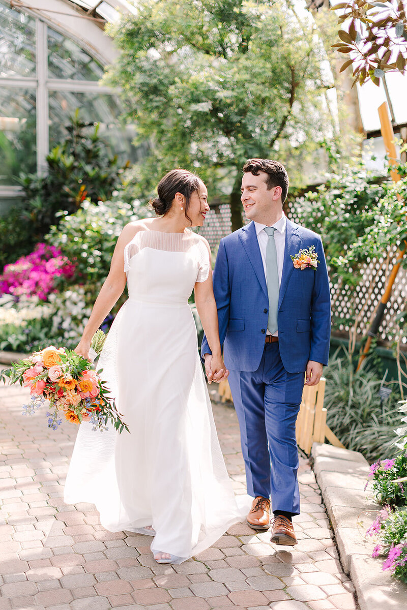 Wedding couple photos at the Lincoln Park Conservatory in Chicago