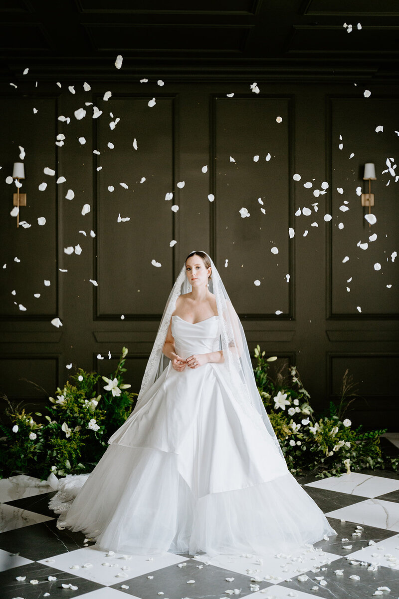 Danielle-Aisling_Lord_Elgin_Hotel_Bridal_Editorial_5-21