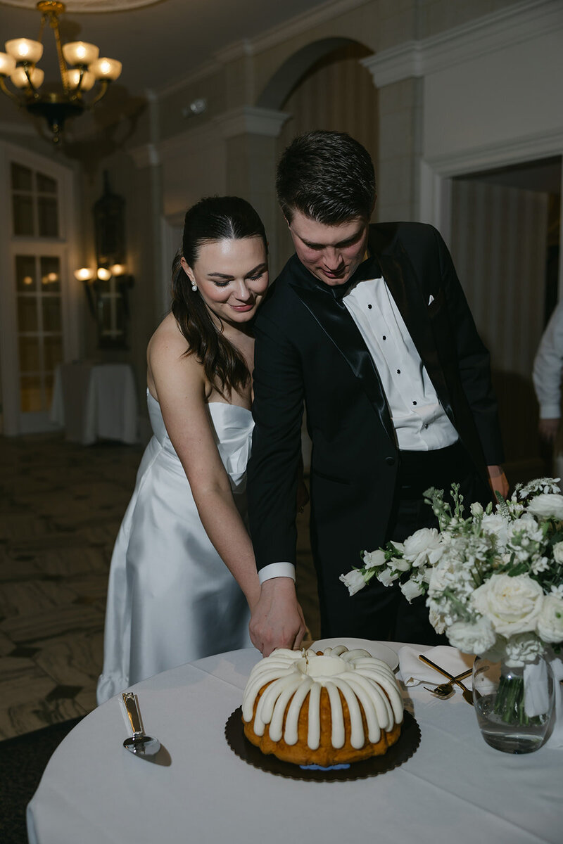 bride-groom-cut-cake-ct