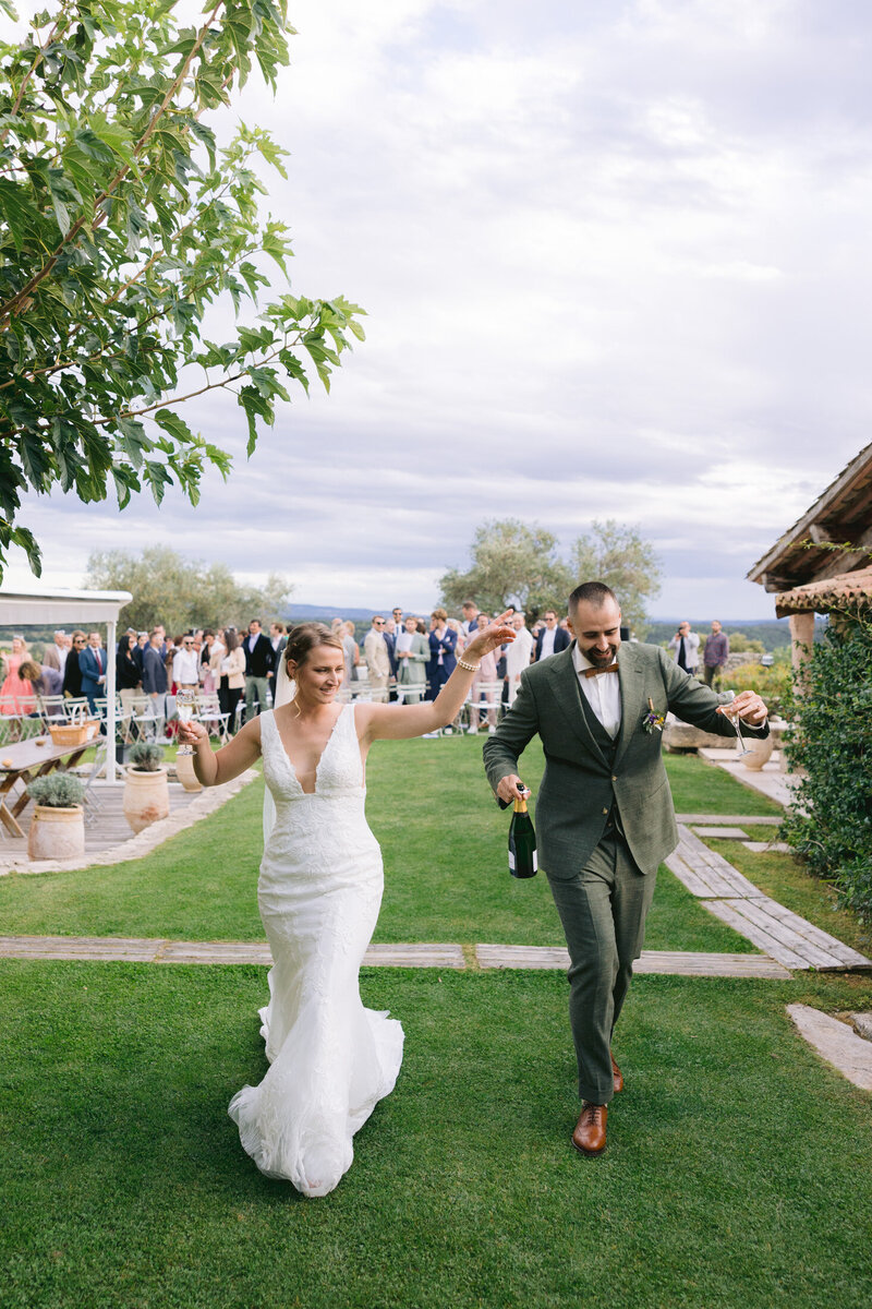 wedding photographer grignan victoria le petit-55