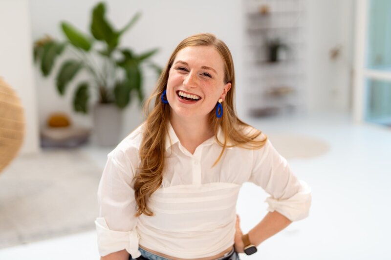 Joy van der Valk business fotograaf voor ondernemers die hun branding sterk willen laten zien in een goede fotoshoot en hun evenement of livedag in geuren en kleuren in beeld willen hebben.