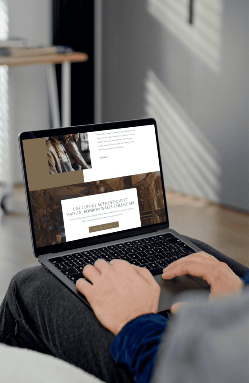 ordinateur avec un site de restaurant