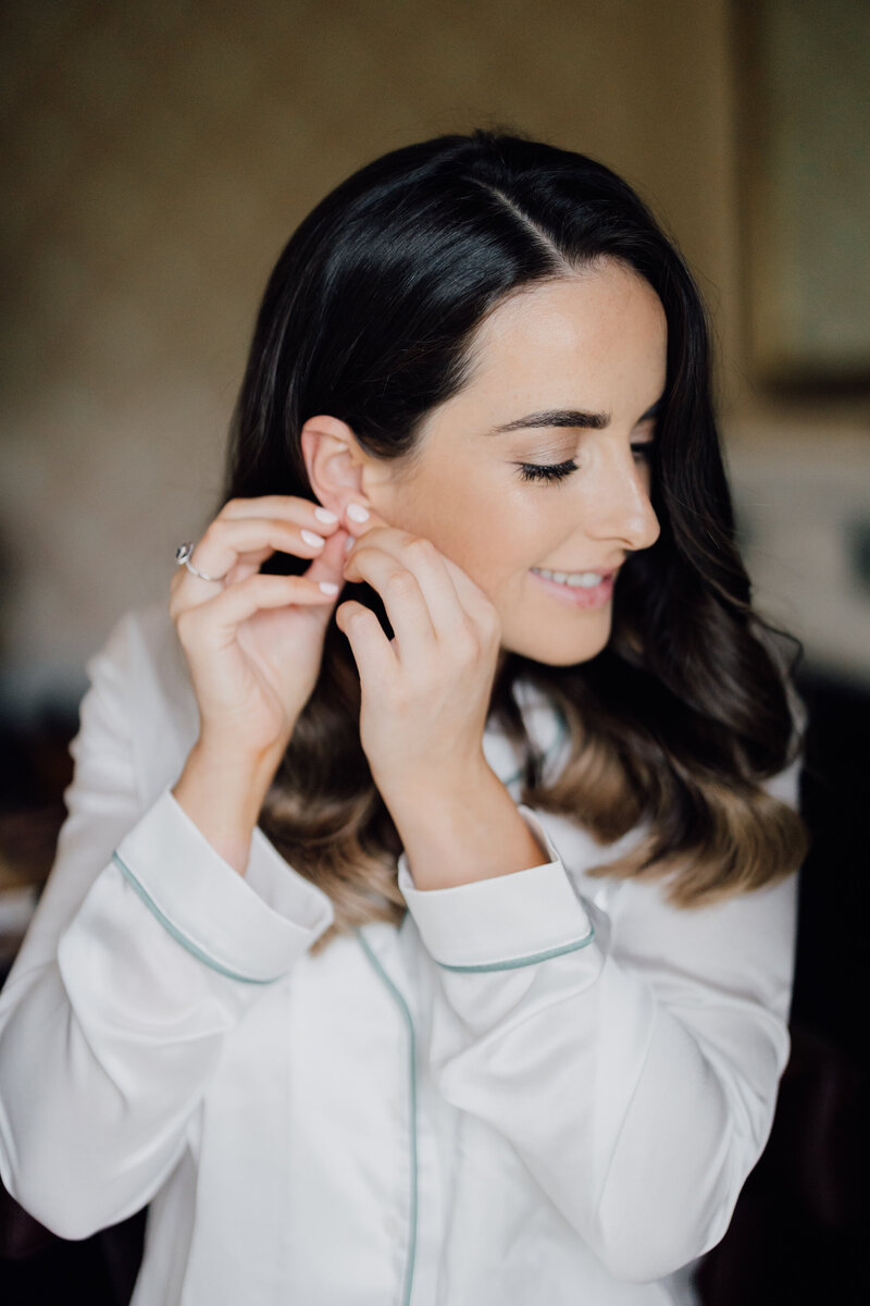 bride-getting-ready-at-mount-juliet