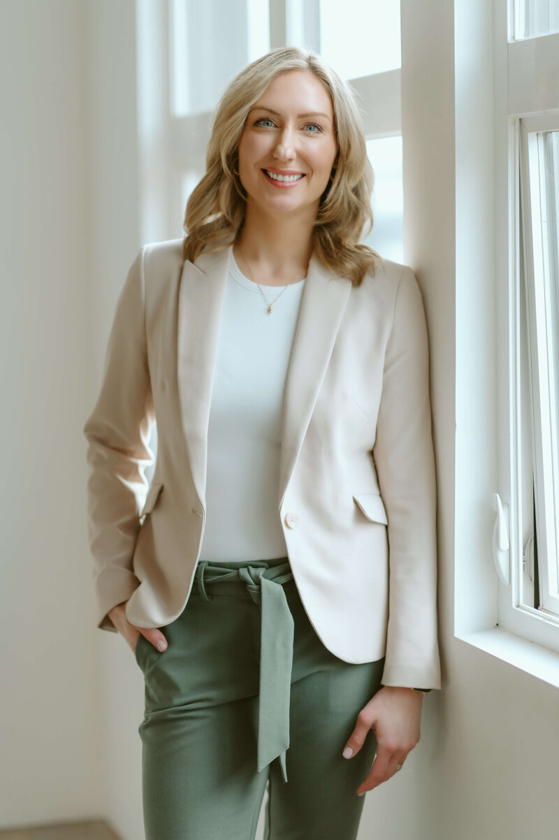 Meet Dr. Gwen, an orthopedic and pelvic health physical therapist offering in home physical therapy.