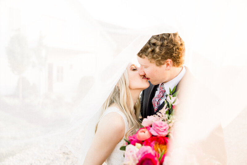 Romantic bride and groon veil picture with colorful bouquet at Magnolia Hill Farm in Columbus Ohio