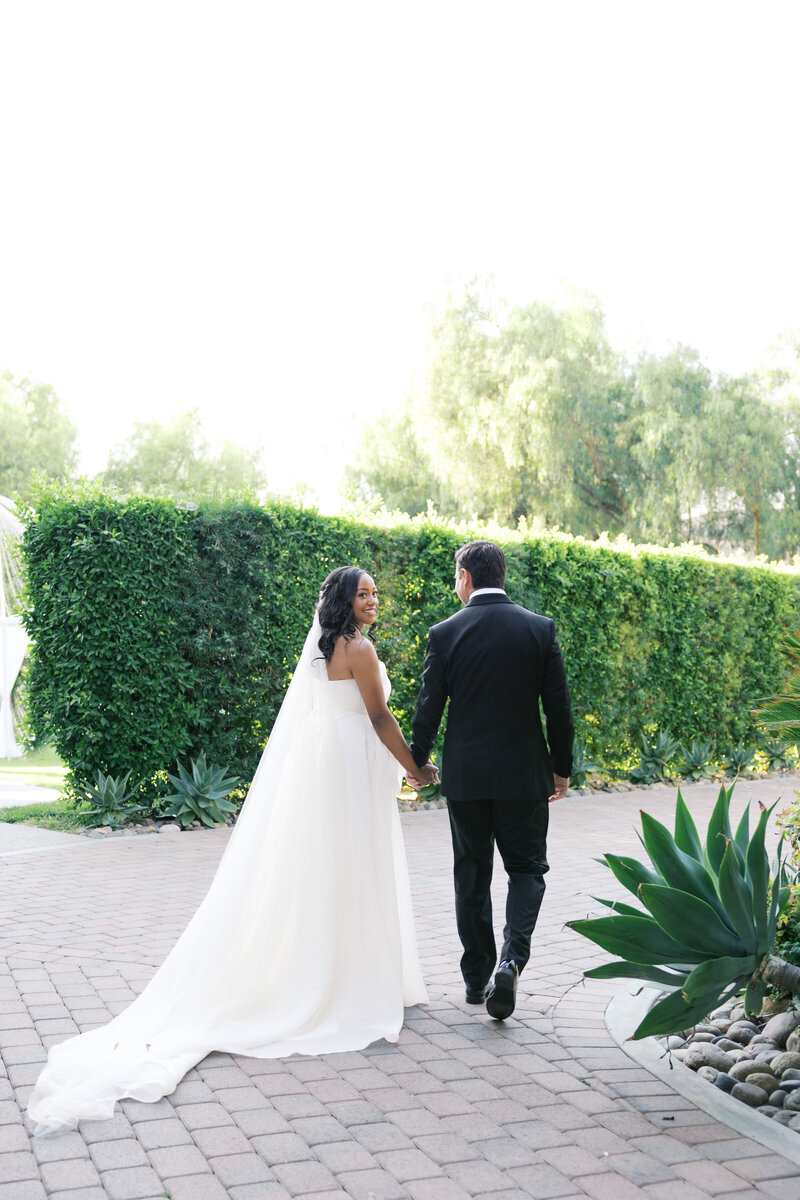 Hummingbird Nest Ranch wedding couple, Simi Valley, wedding ceremony