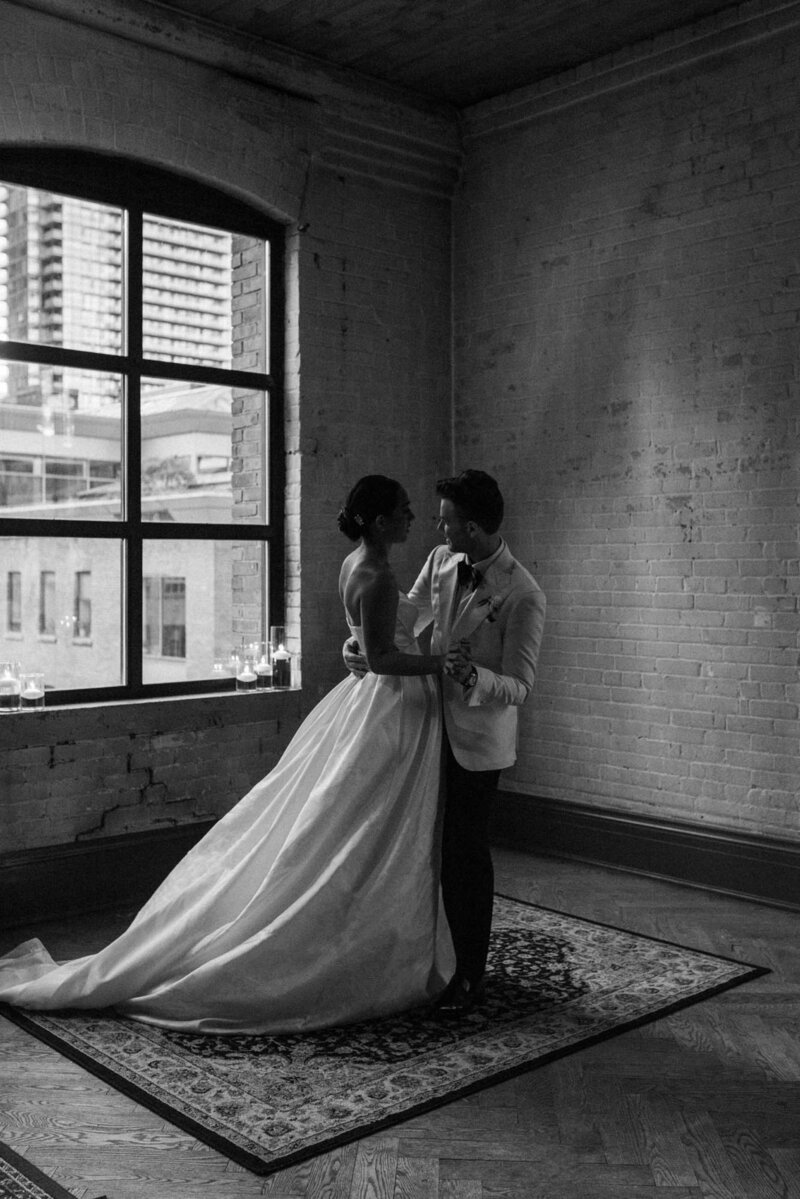 515-Storys-Building-Toronto-Canada-Raquel-Matthew-Wedding-28