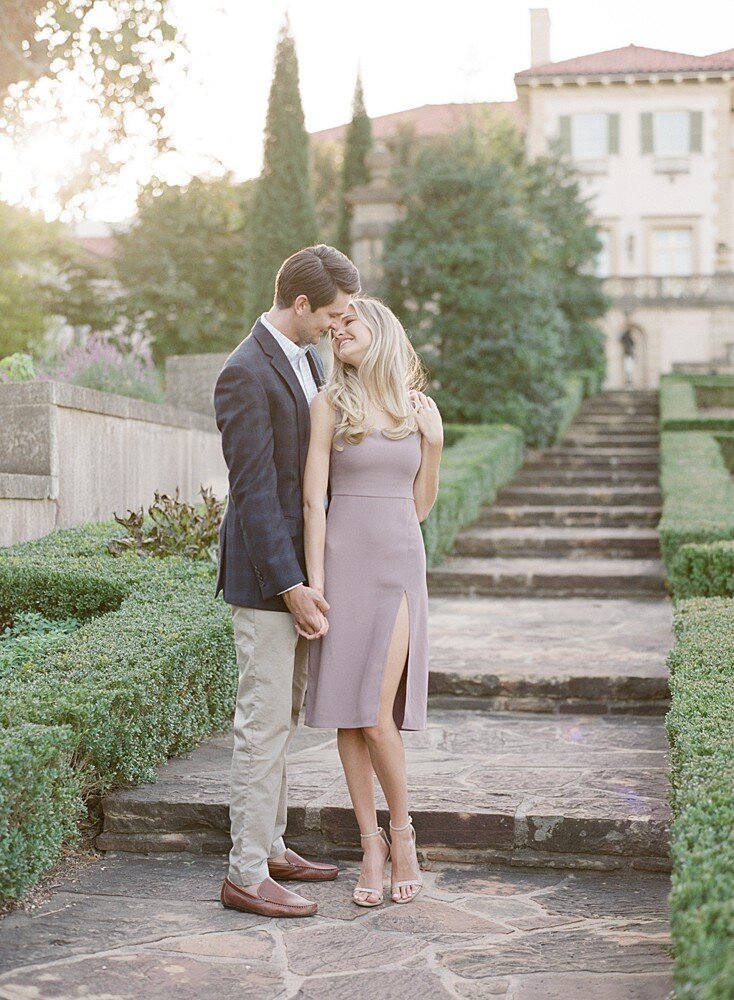tulsa-wedding-photographer-engagement-session-at-the-philbrook-museum-laura-eddy-photography_0025