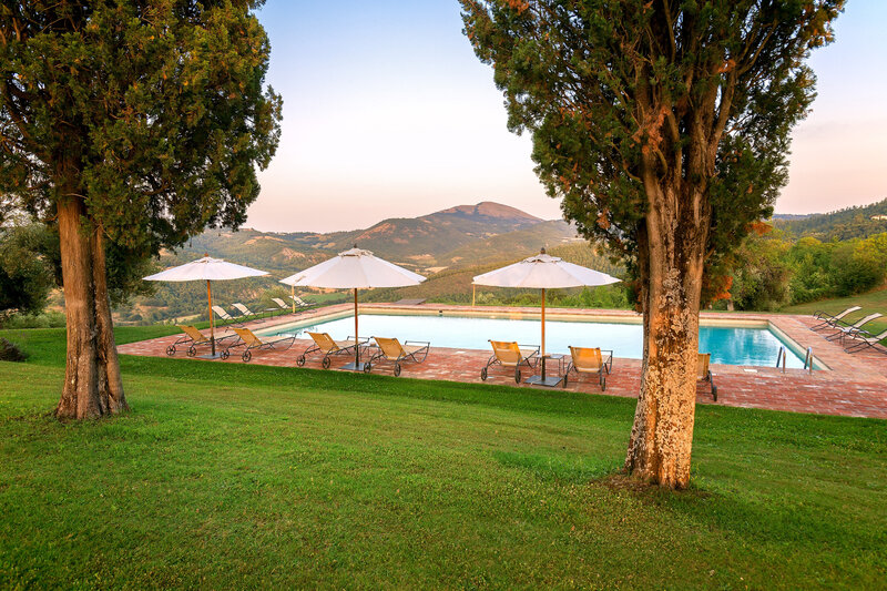 Waterstone - Hassler Collection - Borgo Bastia Creti - Umbria - Luxury Boutique Hotel - Piscina Bastia Creti