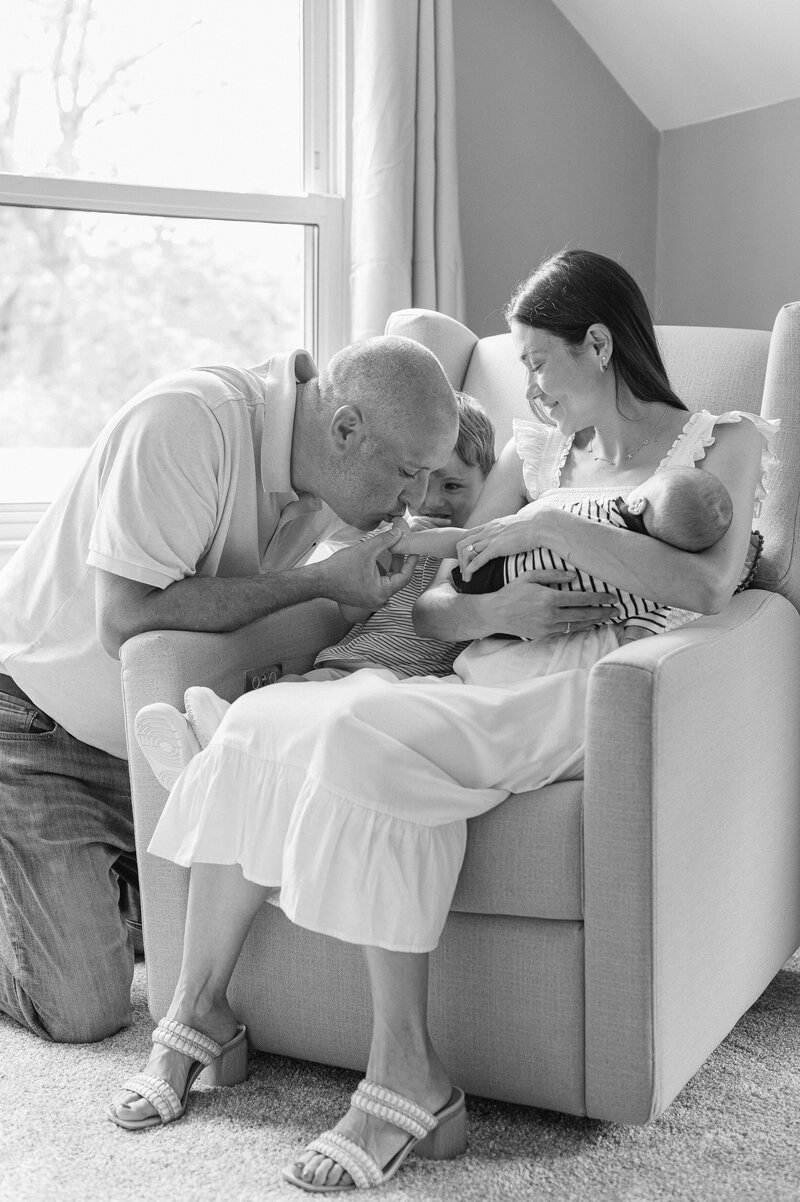 Family portrait with natural light in a Hudson Valley home newborn session