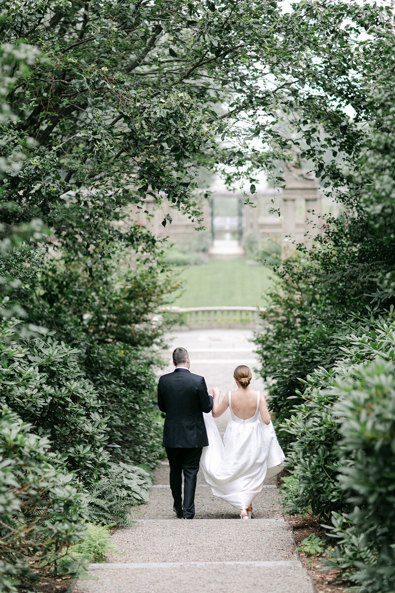 bride-groom-crane-estate-garden