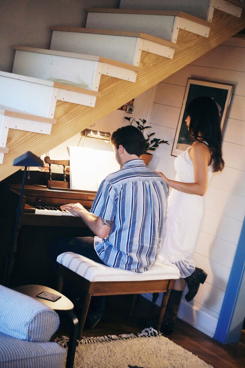 couple playing piano in middle Tennessee taken by photographer