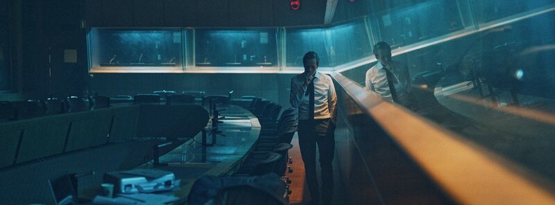 Detailed crime scene investigation moment from "Dangerous Truth – Das zweite Attentat."