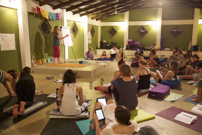Trainees engaged in lecture and discussion during Soma’s Costa Rica yoga teacher training, deepening knowledge of yoga philosophy and anatomy