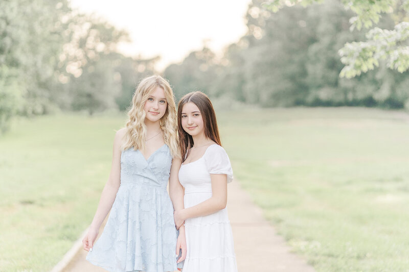 teenage siblings posing for photos during Chantilly, Virginia spring mini session