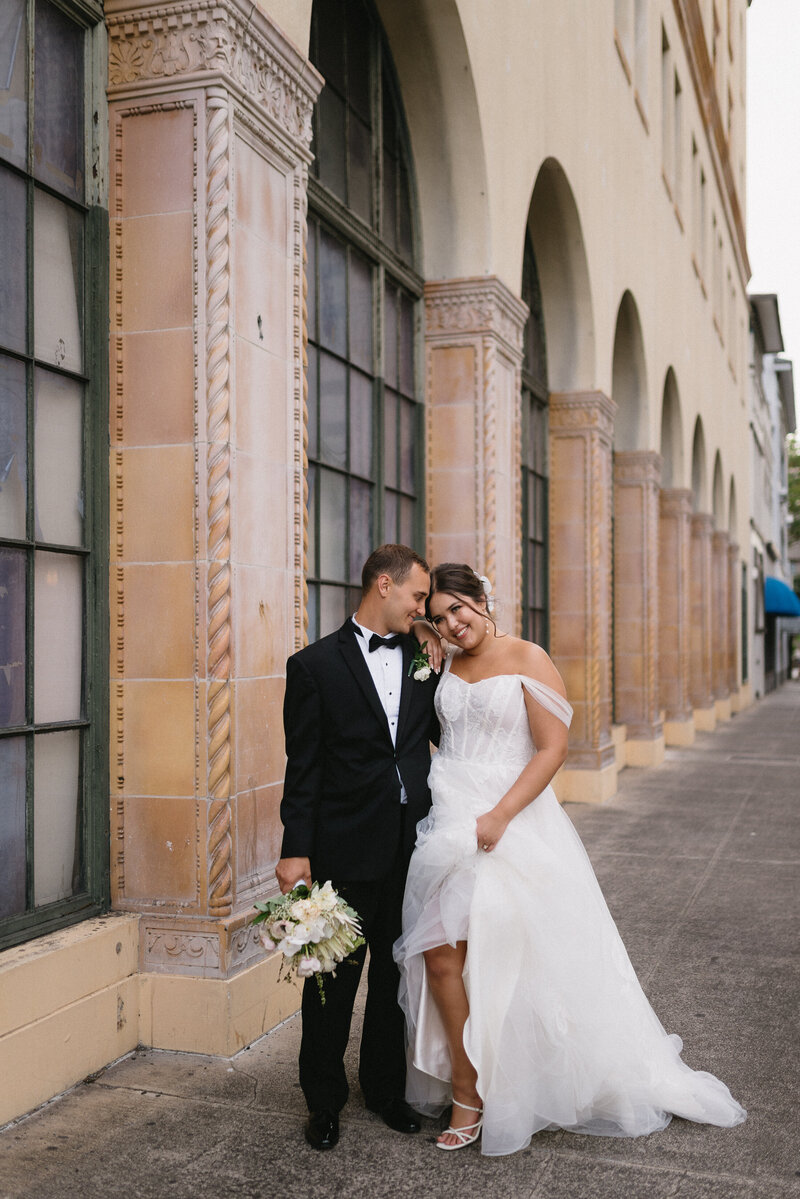 Couples photos at kualoa ranch, oahu, hawaii