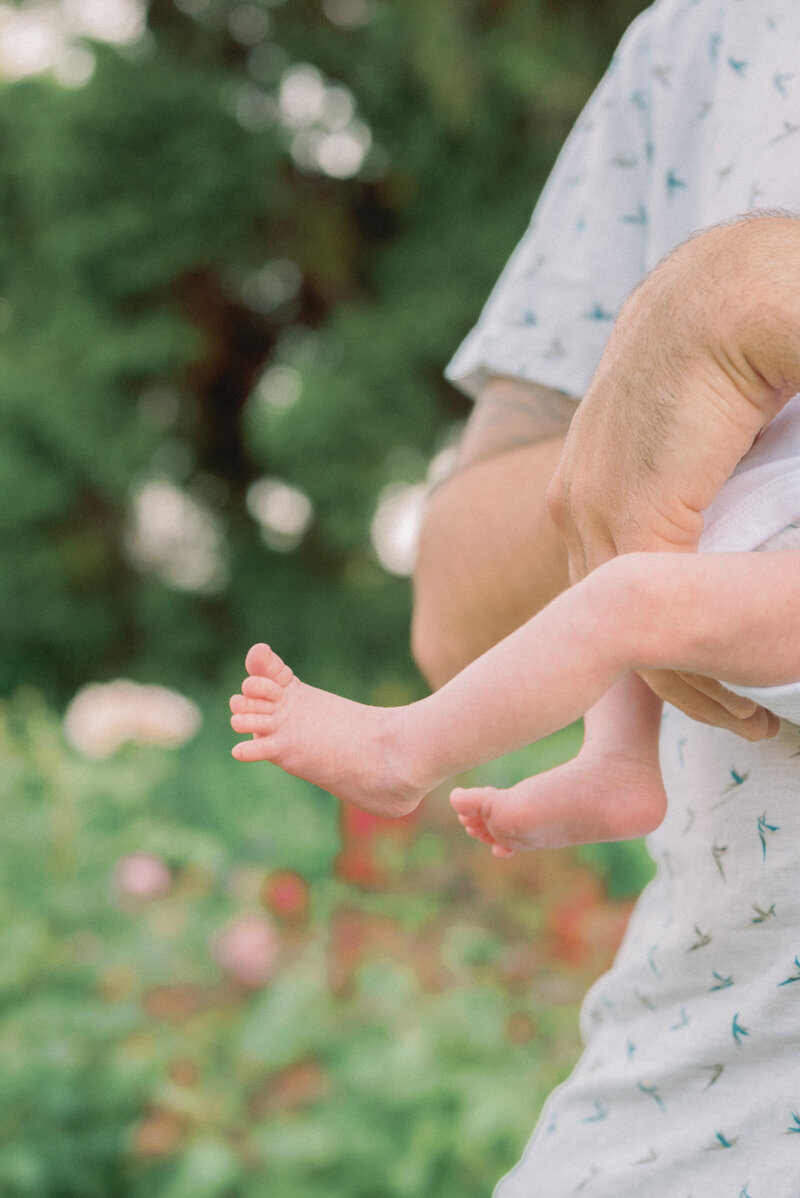 Brooke Lacombe is an Ottawa, Ontario based baby photographer, specializing in motherhood, maternity, newborn and family fine art photography.