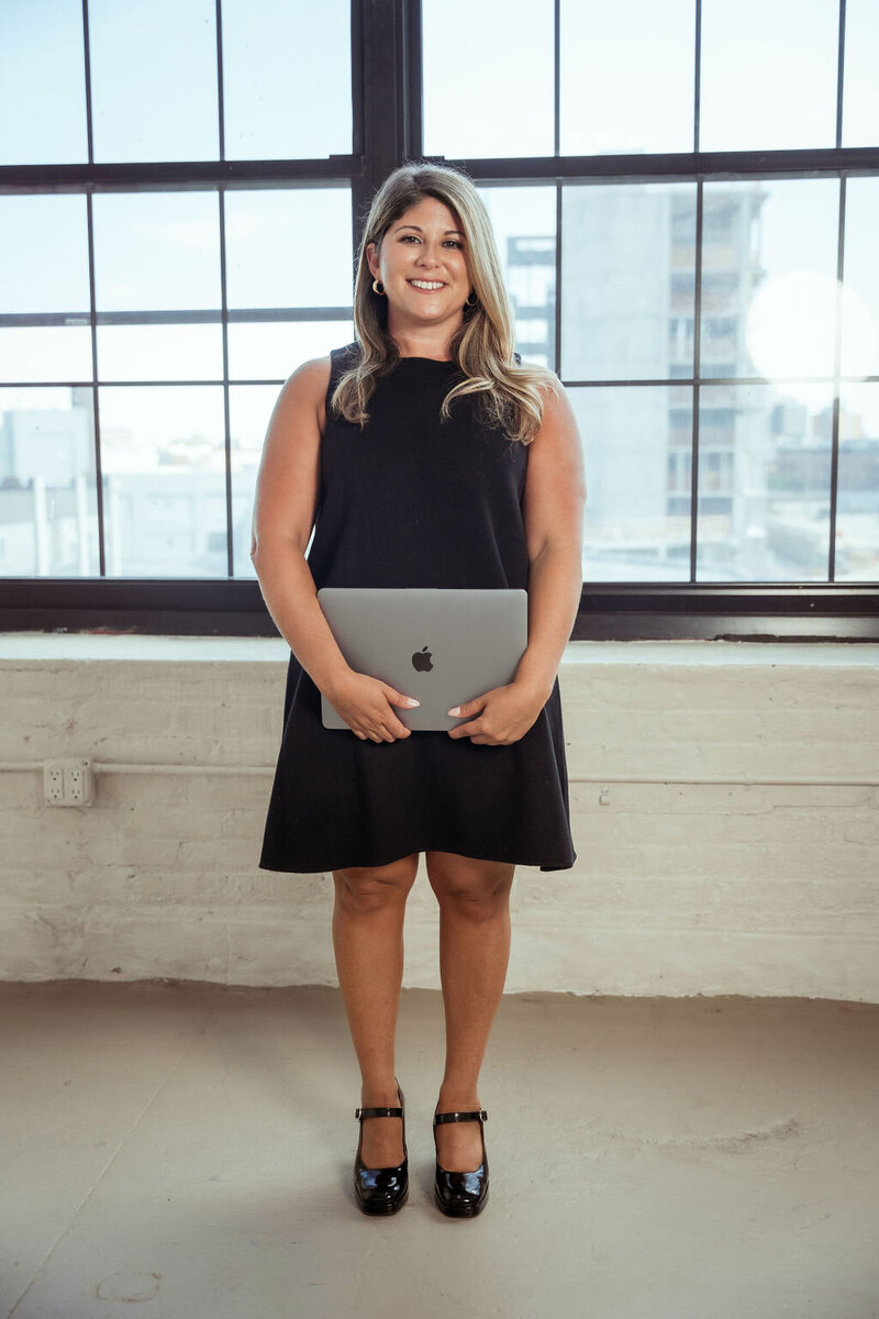 New York neuroaffirming speech language pathologist at MINDINSYNC conducting virtual therapy for children and adults, focusing on language, literacy, and social-emotional learning for academic and life skills, Esther Nahon, dyslexia, academic support, school