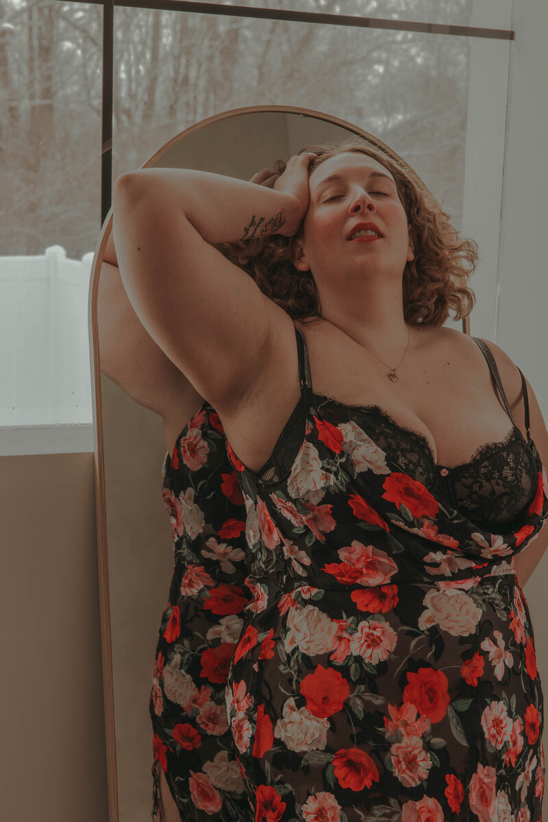 Plus-Size-Boudoir-Poses-35