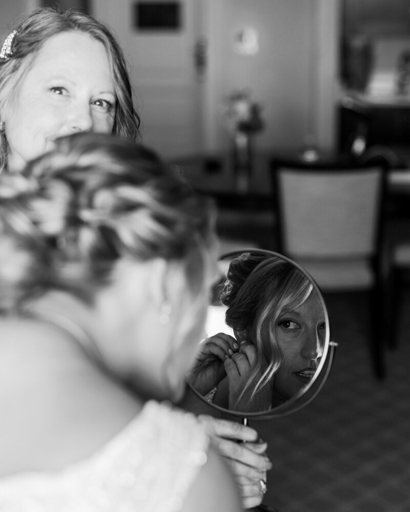 Indiana_Michigan_Wedding Planner_Carmel Indiana_Hotel Carmichael_Editorial_Bridal Fashion_Bridal Prep_Getting Ready