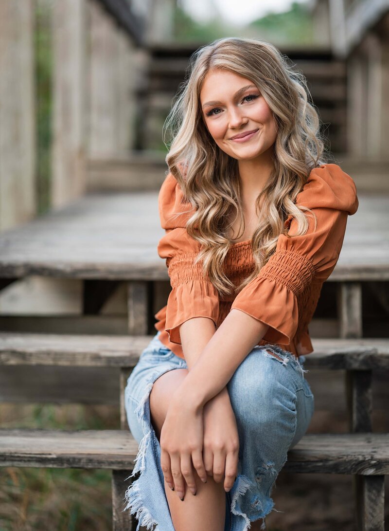 Capture your high school senior’s unique personality with an outdoor portrait session by Leslie Q Photography. Specializing in personalized, stylish photos that boost confidence and create timeless keepsakes. Conveniently located in New Carlisle, serving South Bend, Michigan City, and surrounding Michiana areas. Perfect for yearbooks, graduation announcements, and more.