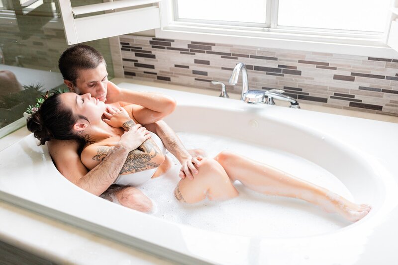 Couple in Bathtub Boudoir photoshoot