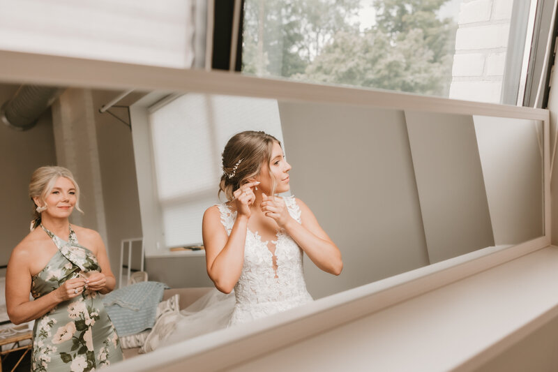 11-Katie & Phillip - Detroit Wedding Photographer - Mariah Kasten Photo