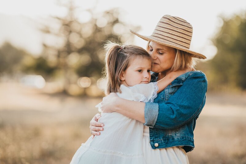 mom-having-snugglings-with-her-girl-in-park