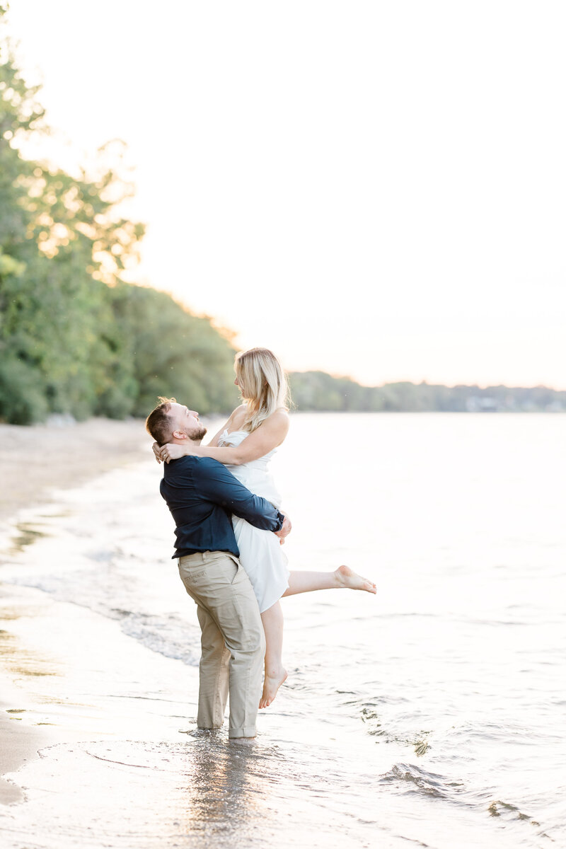 kelsee-risler-photographer-new-york-eli-alyssa-beach-engagement19