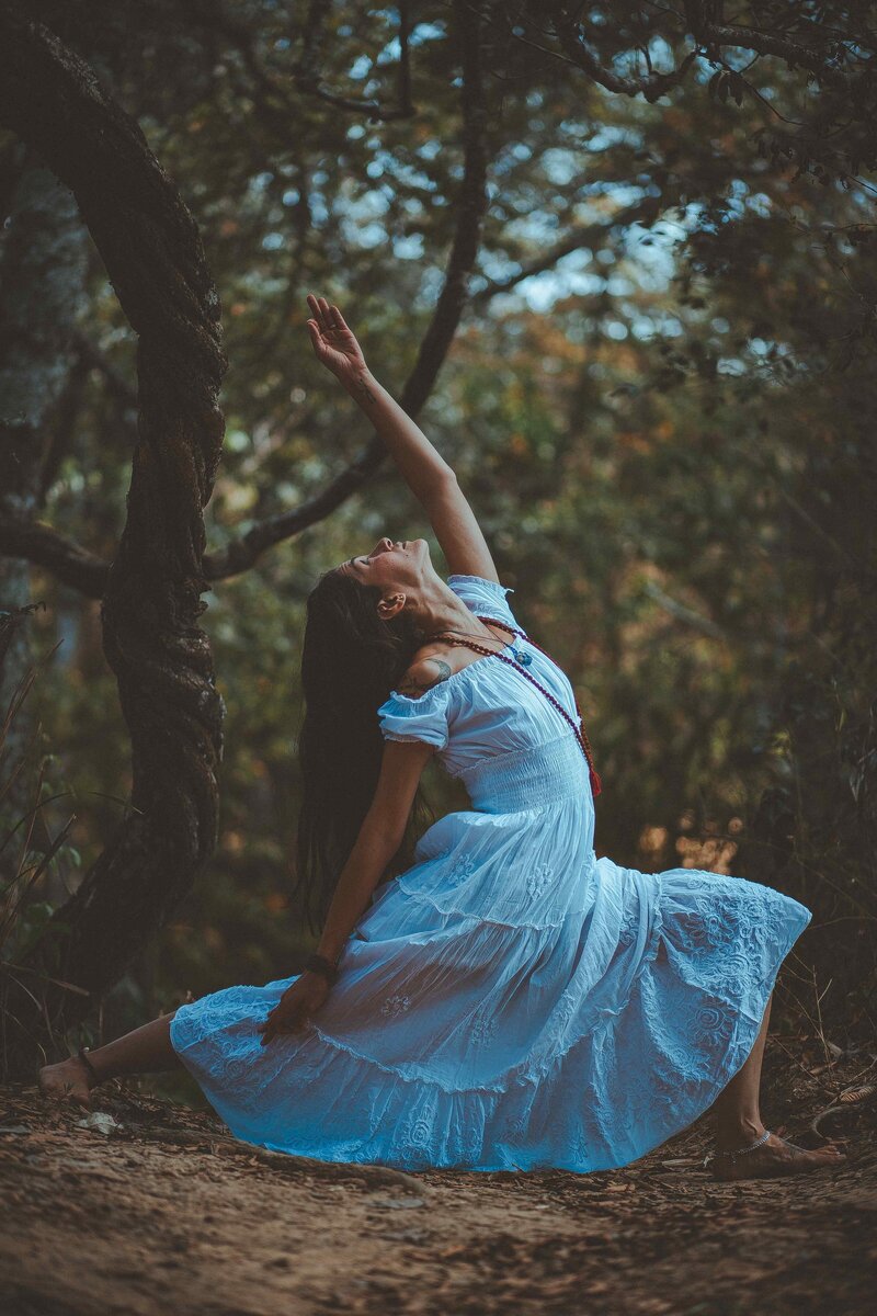 A propos de Daya Deepa Yoga Nice, Professeur de Yoga à Nice