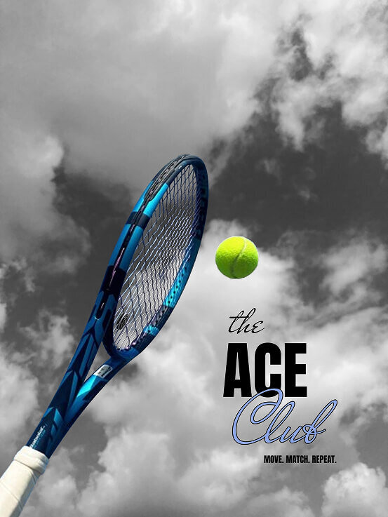 Maquette de présentation de l'identité visuelle de the ace club, qui représente une ambiance énergique et sportive. L'image montre une raquette de tennis avec le logo vertical de la marque aux couleurs du branding.