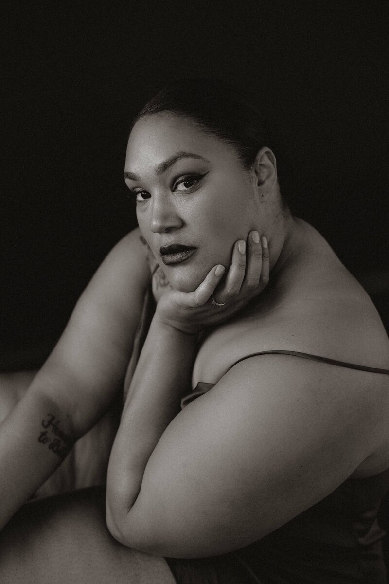 plus size boudoir model