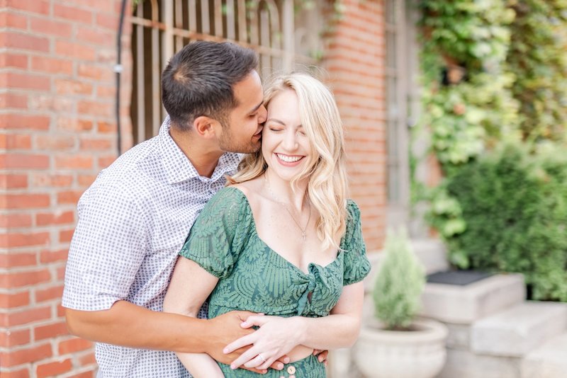 engagement-photos-in-short-north-at-goodale-park-in-downtown-columbus-ohio_1104