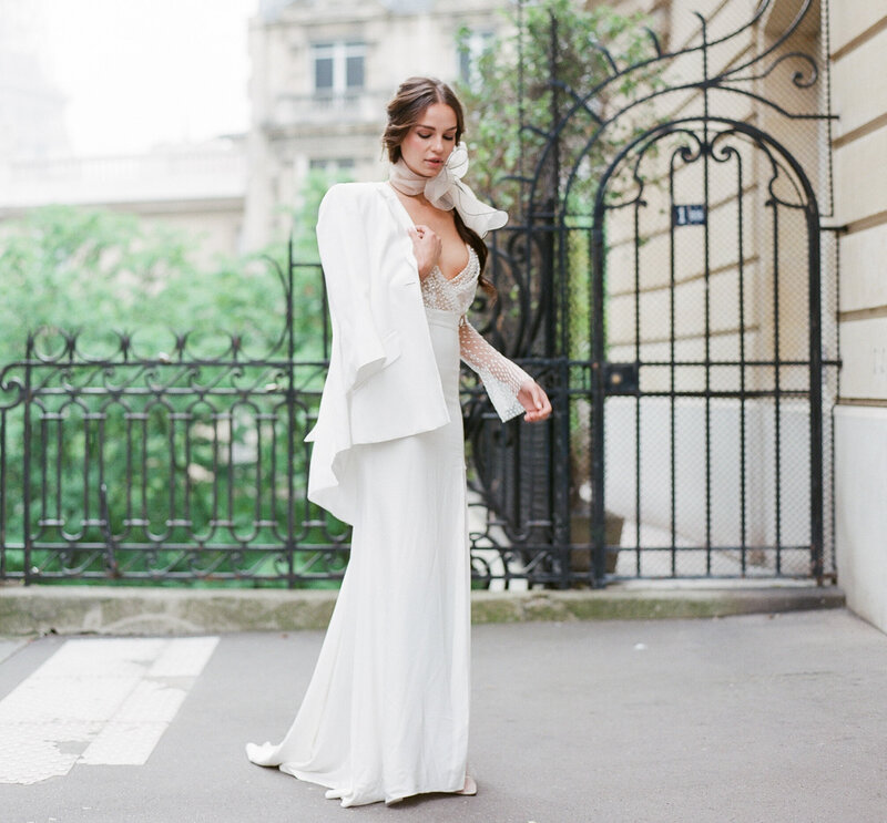 The bride on the streets of Paris