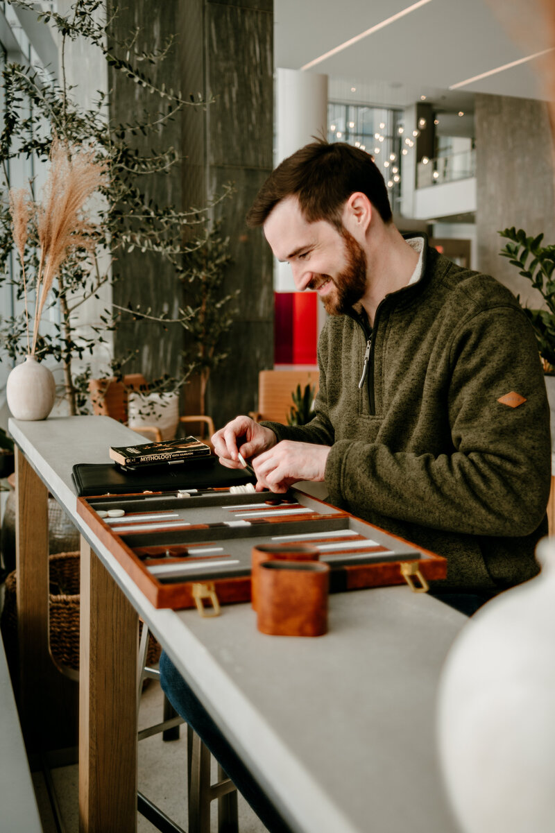 Look effortlessly charming with a casual coffee date profile photo taken in a cozy Minneapolis café. Our photography highlights your relaxed and approachable side, perfect for attracting a genuine connection.