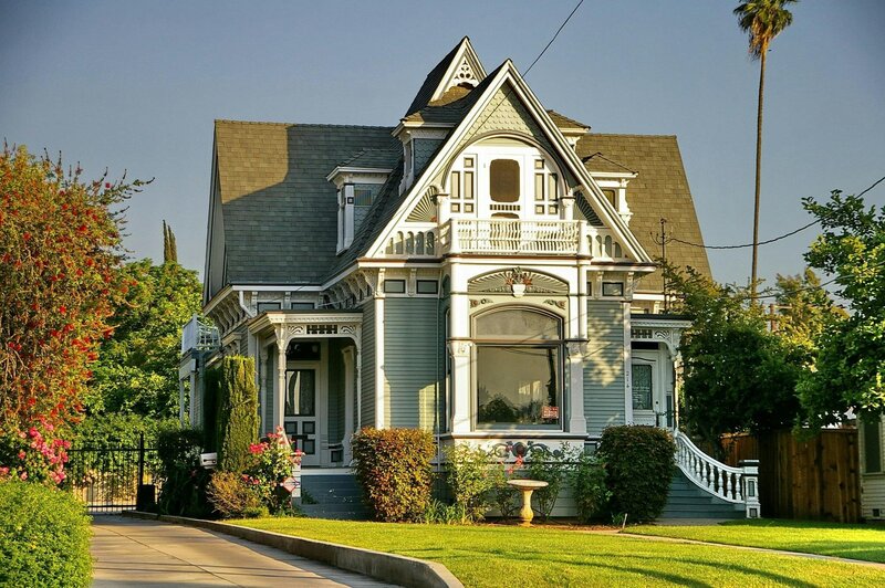 Victorian home exterior in the Twin Cities
