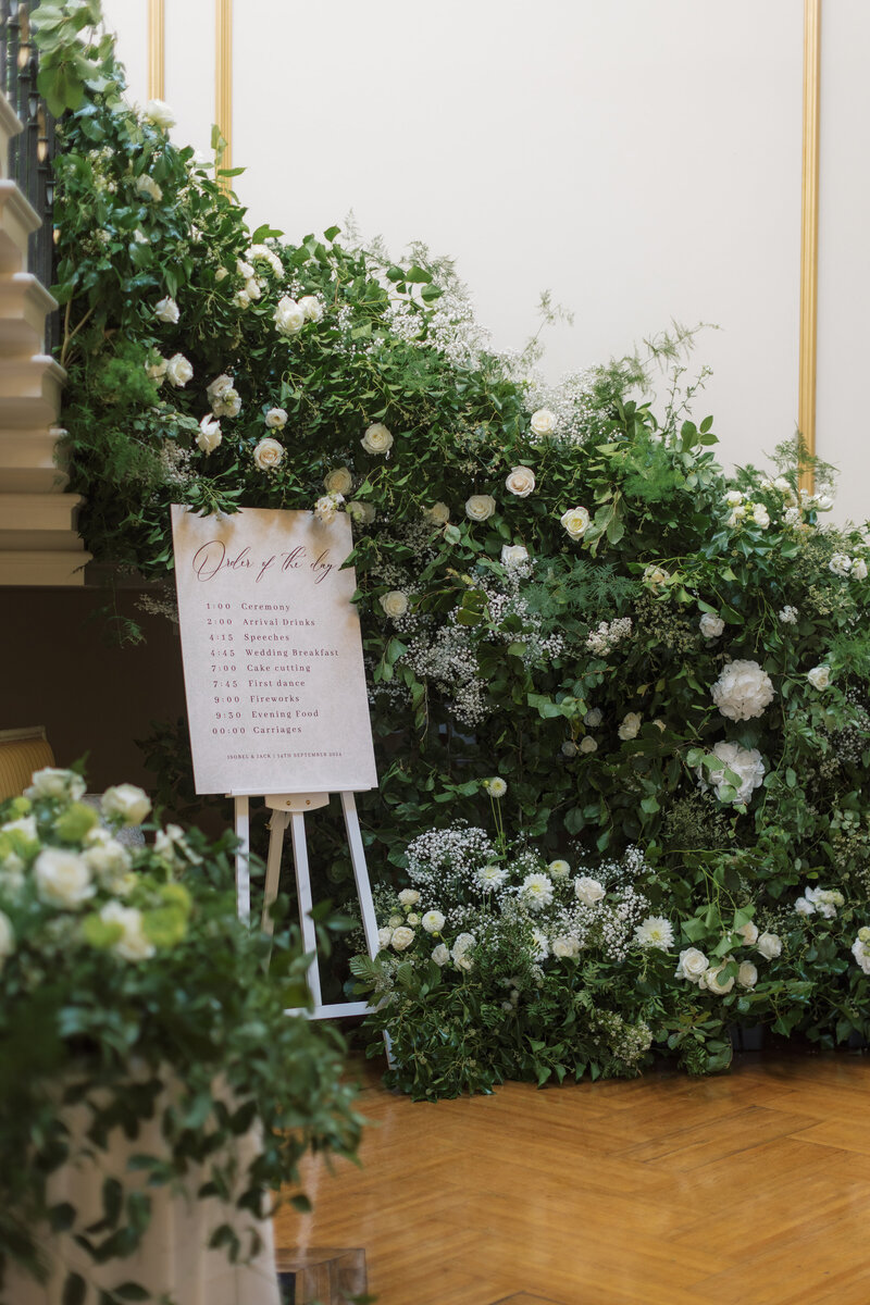 Luxury Cotswolds wedding florist 