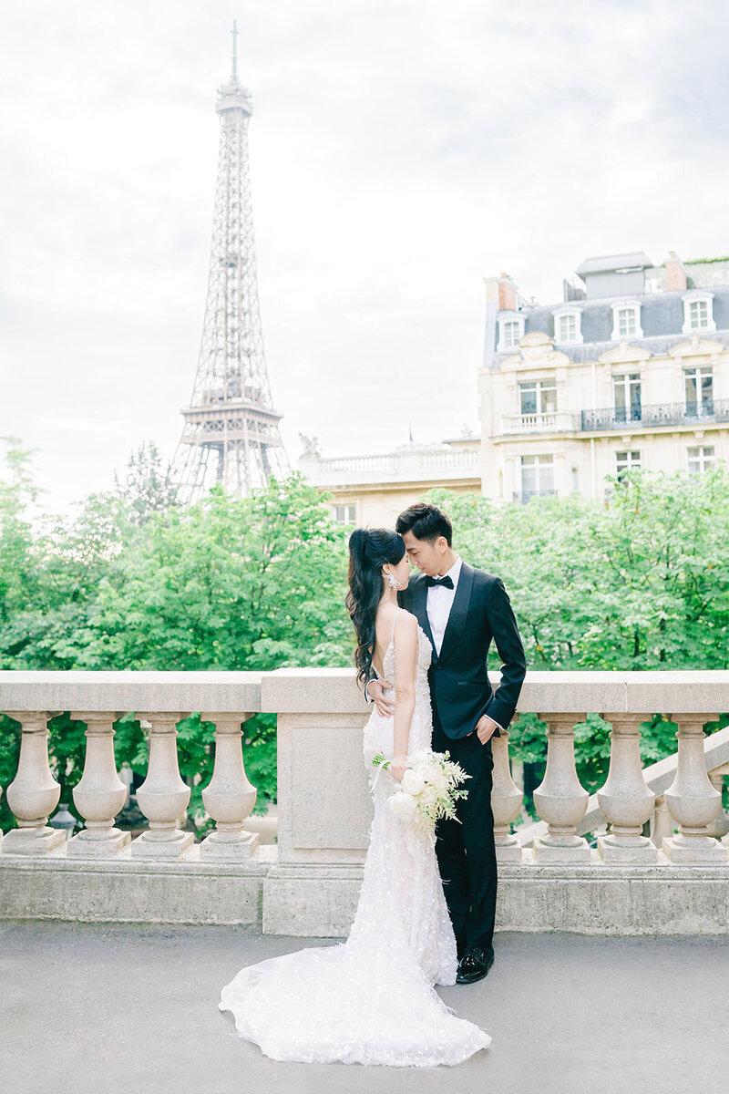 Morgane Ball photographe mariage Paris Tour Eiffel  camoens editorial