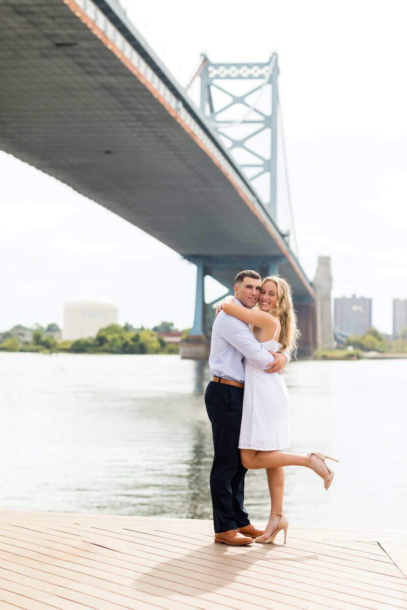 race-street-pier-philadelphia-engagement-7