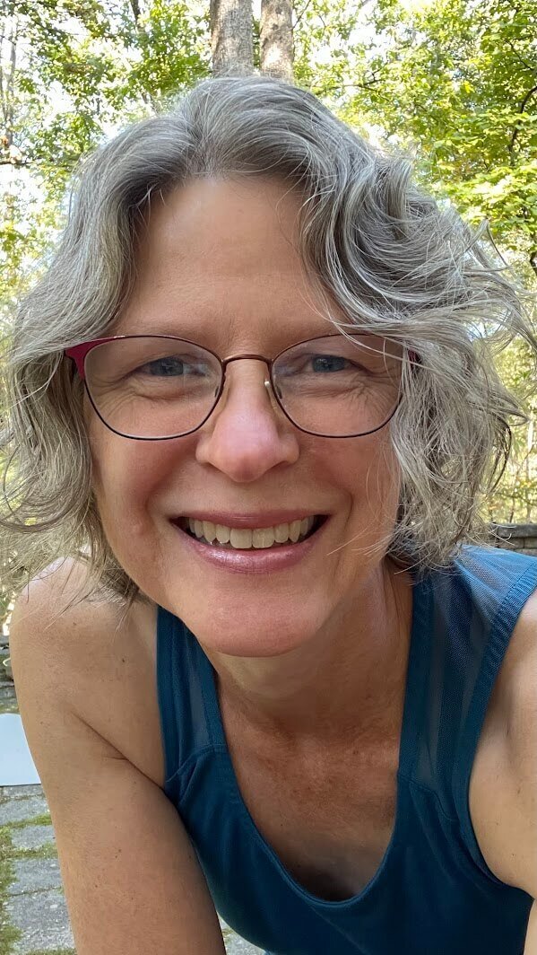 Meet your new online yoga instructor, Karen, specializing in knee-friendly yoga