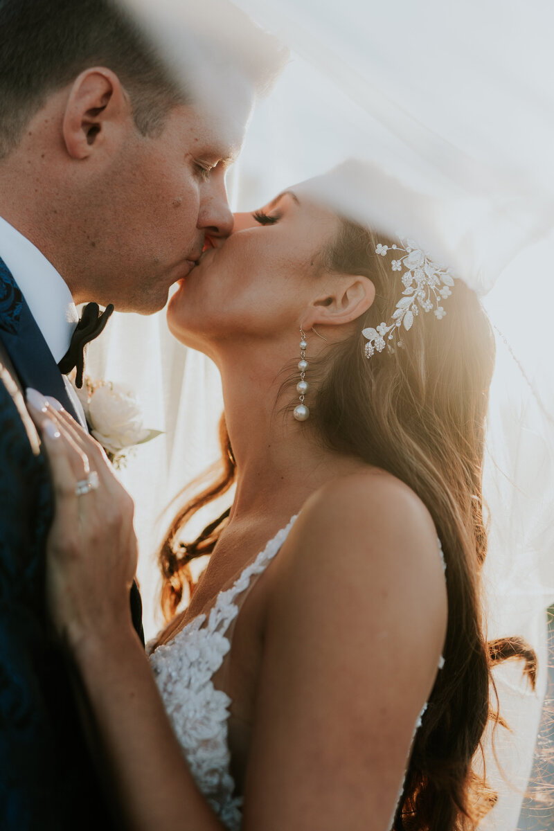 Bride_and_groom_kissing_under_the_veil_Chicago_wedding_photographer_Lauren_Ashley_Studios